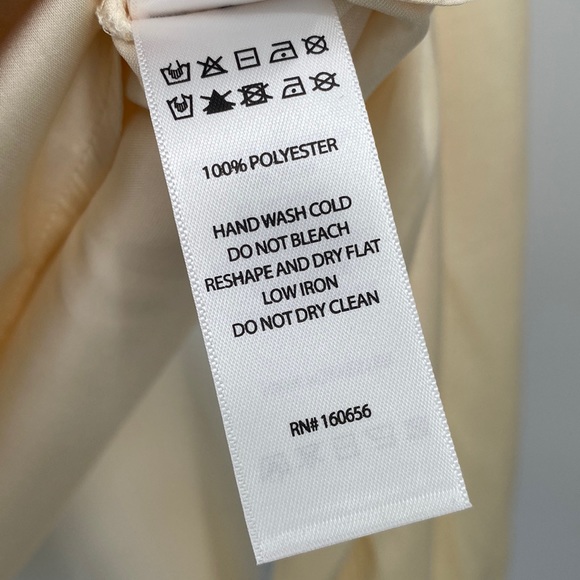 Sincerely Jules NWT Cream Satin Polyester Long Sleeve Blouse XL - Picture 12 of 12